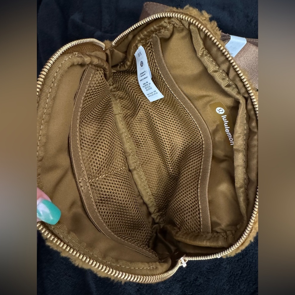 Lululemon sling Carmel Brown Sherpa Crossbody Bag - Picture 7 of 7